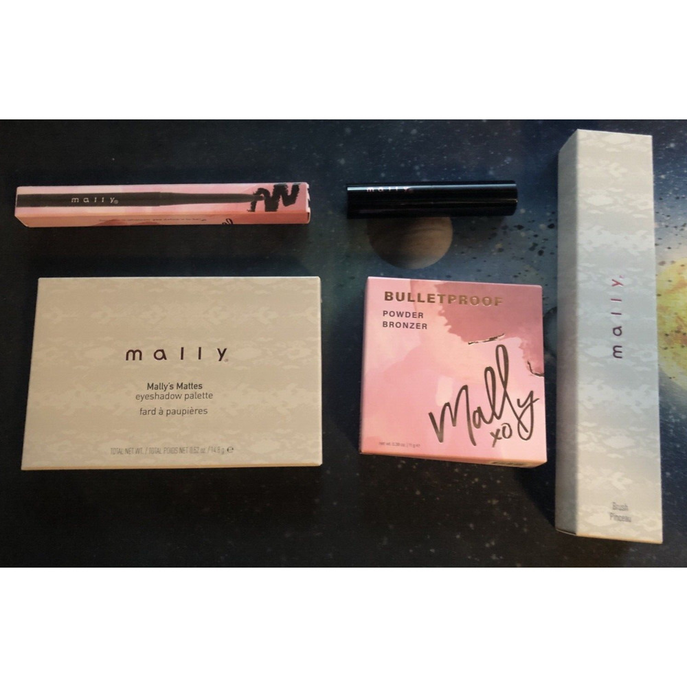 MALLY make up kit. Waterproof Eyeliner ONYX,MALLY Mattes Eyeshadow And Lipstick